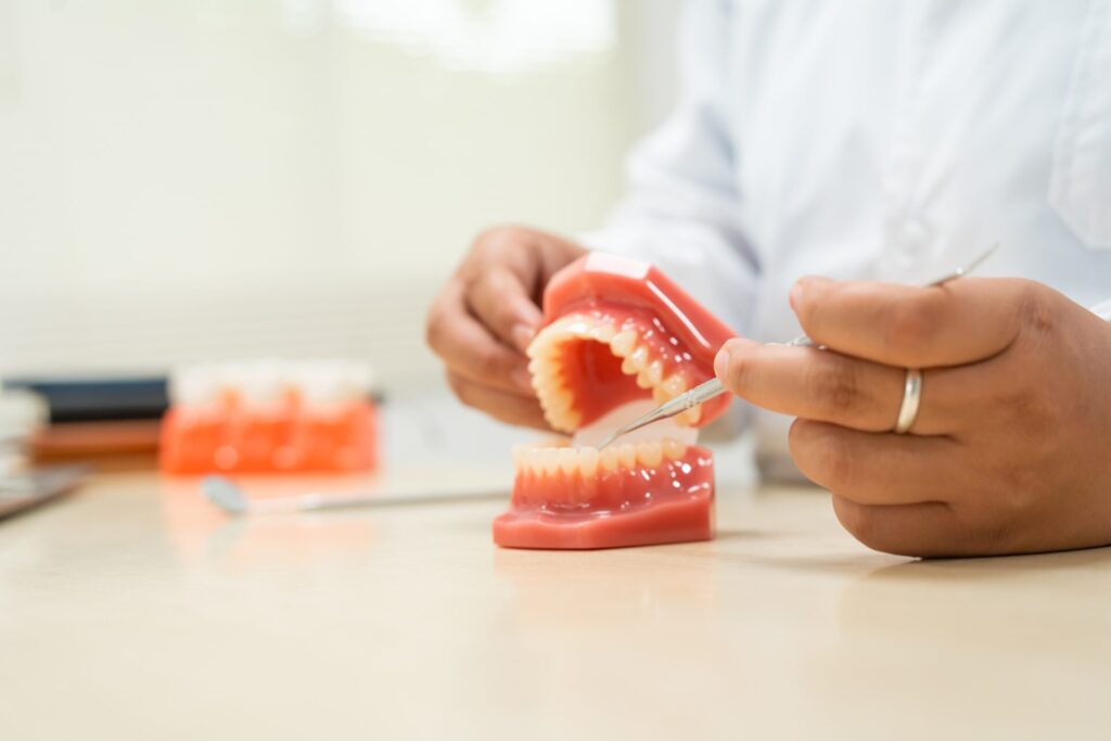 A female doctor sits at a table in a hospital, discussing dental issues like wisdom teeth,cavities